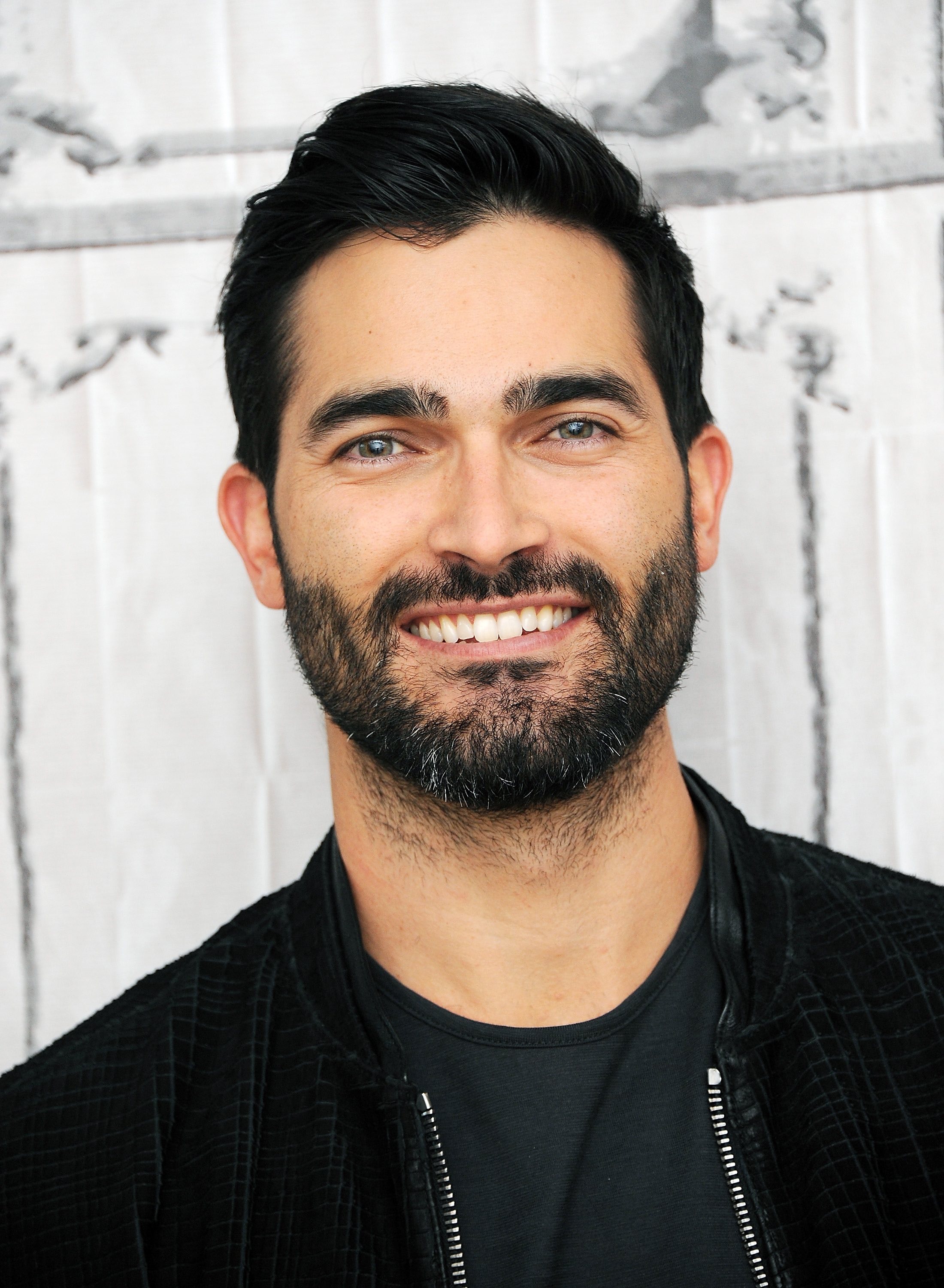 Tyler Hoechlin Central Photos: Click image to close this window